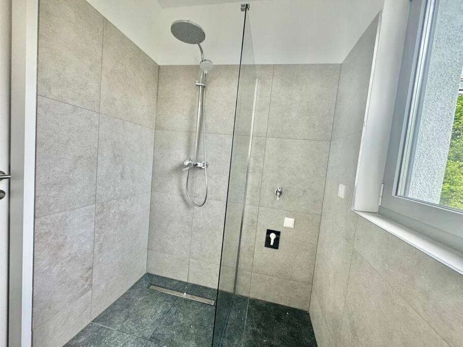 Rooftop With Balcony & Free Parking Apartment Wien